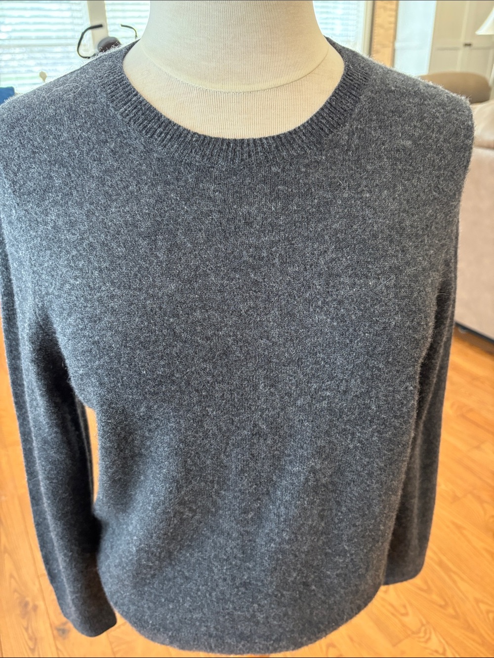 Women’s Cashmere Classic Crewneck Sweater - Charcoal Gray